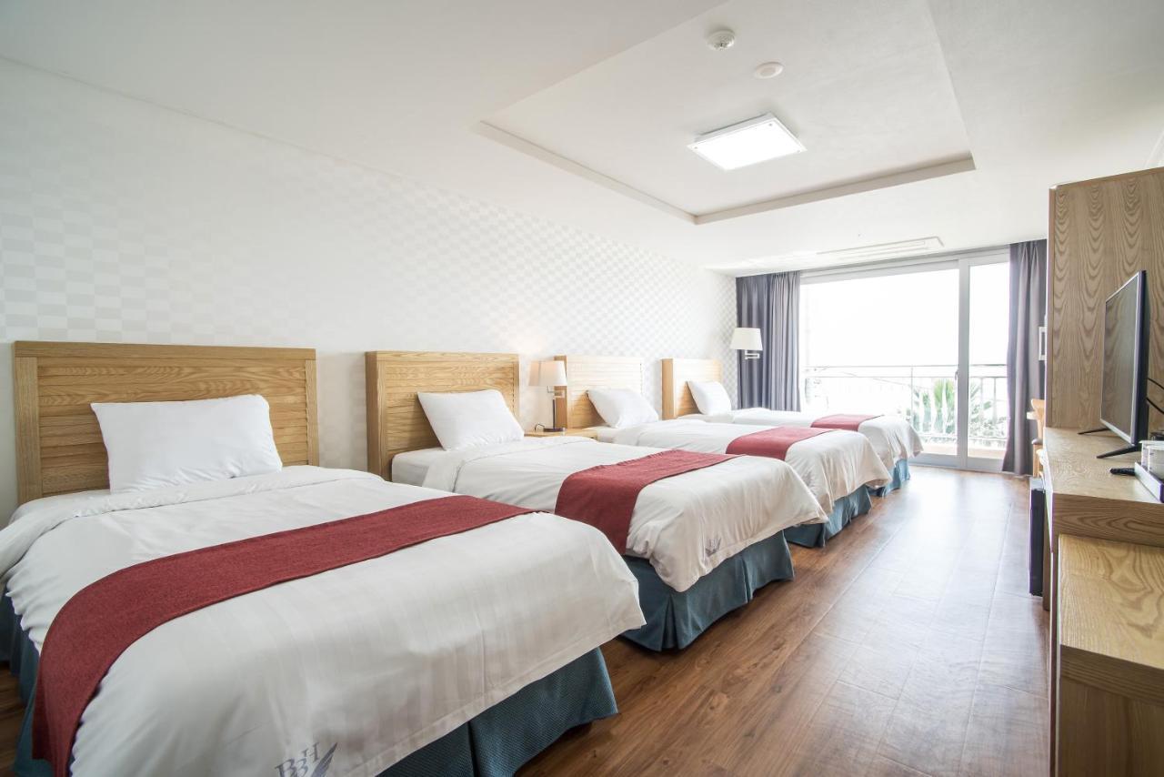 Breeze Bay Hotel Сеогвипо Екстериор снимка