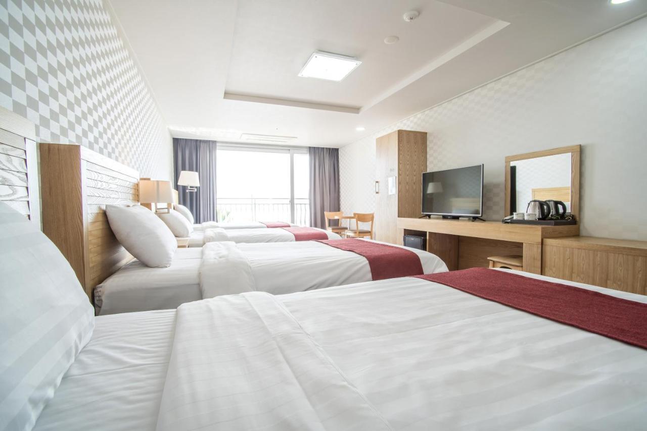 Breeze Bay Hotel Сеогвипо Екстериор снимка