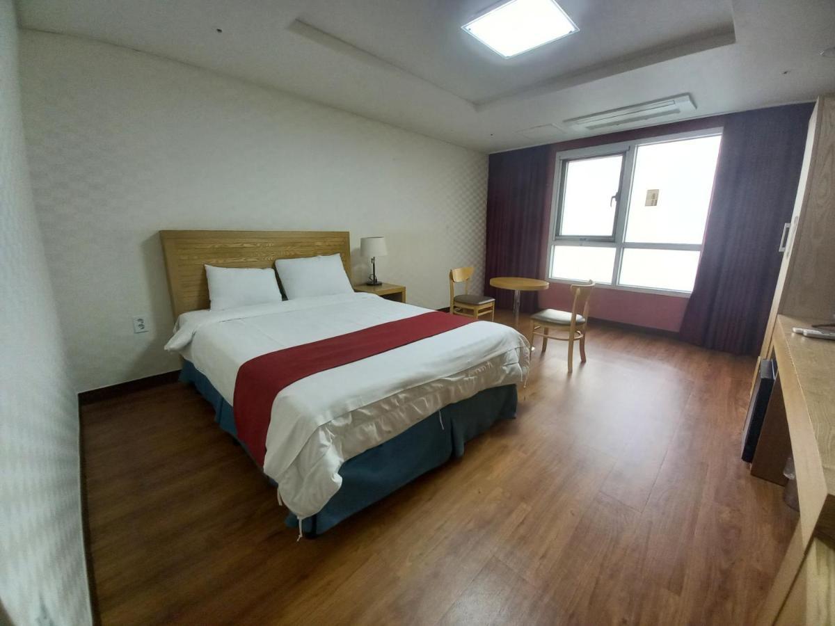 Breeze Bay Hotel Сеогвипо Екстериор снимка