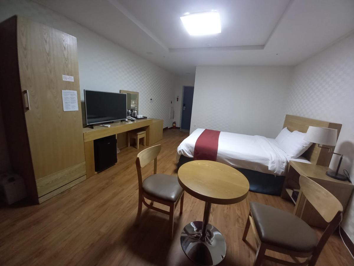 Breeze Bay Hotel Сеогвипо Екстериор снимка