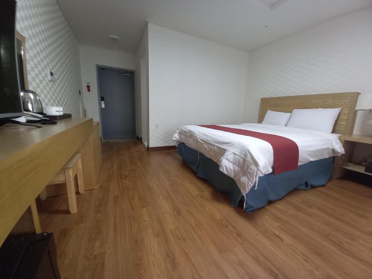 Breeze Bay Hotel Сеогвипо Екстериор снимка
