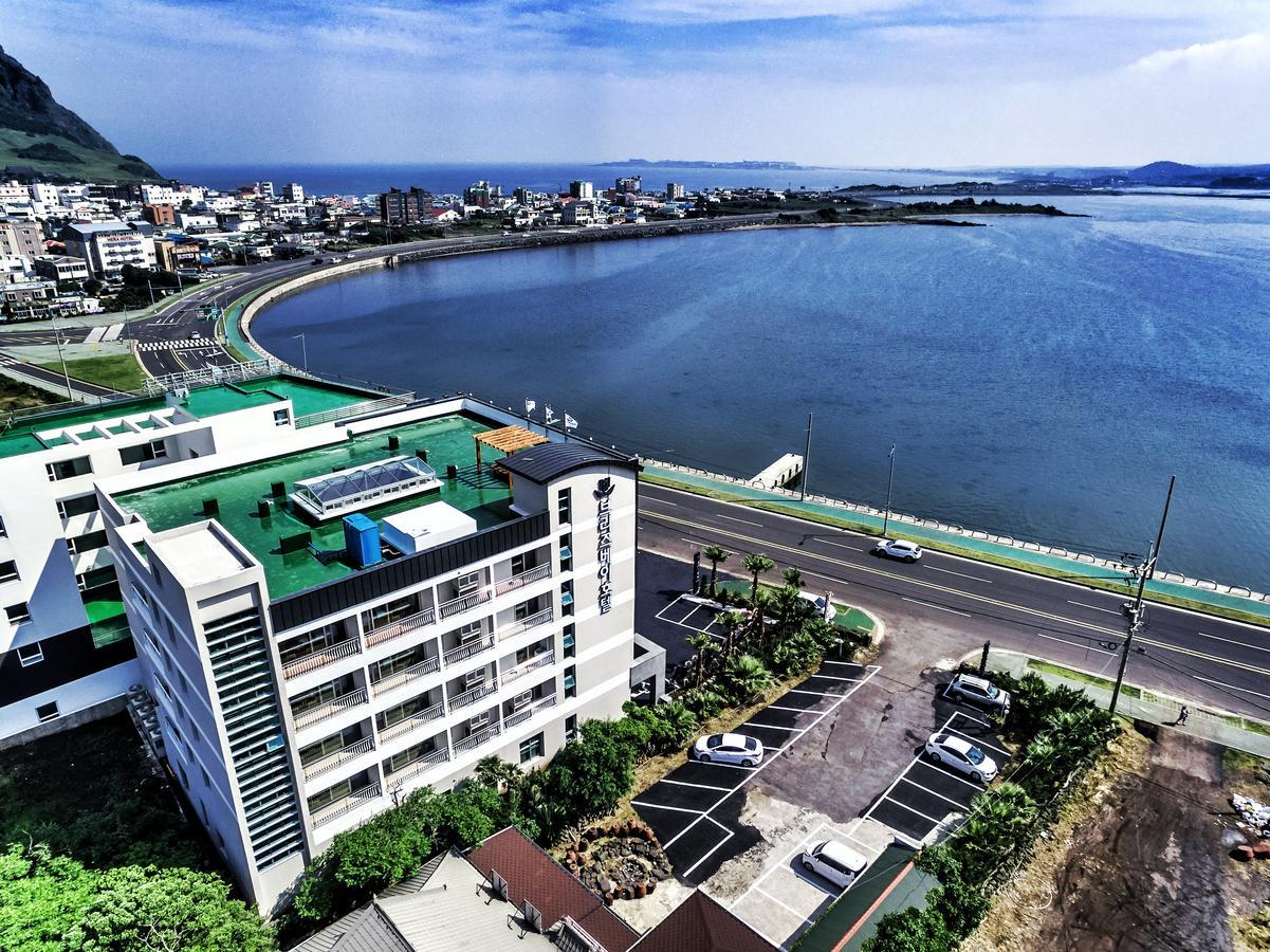 Breeze Bay Hotel Сеогвипо Екстериор снимка