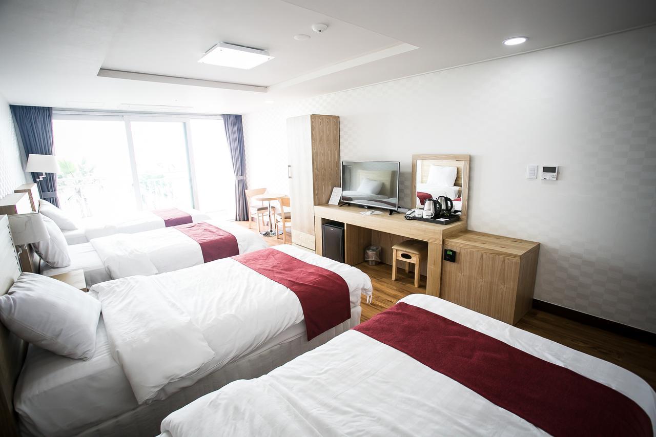 Breeze Bay Hotel Сеогвипо Екстериор снимка