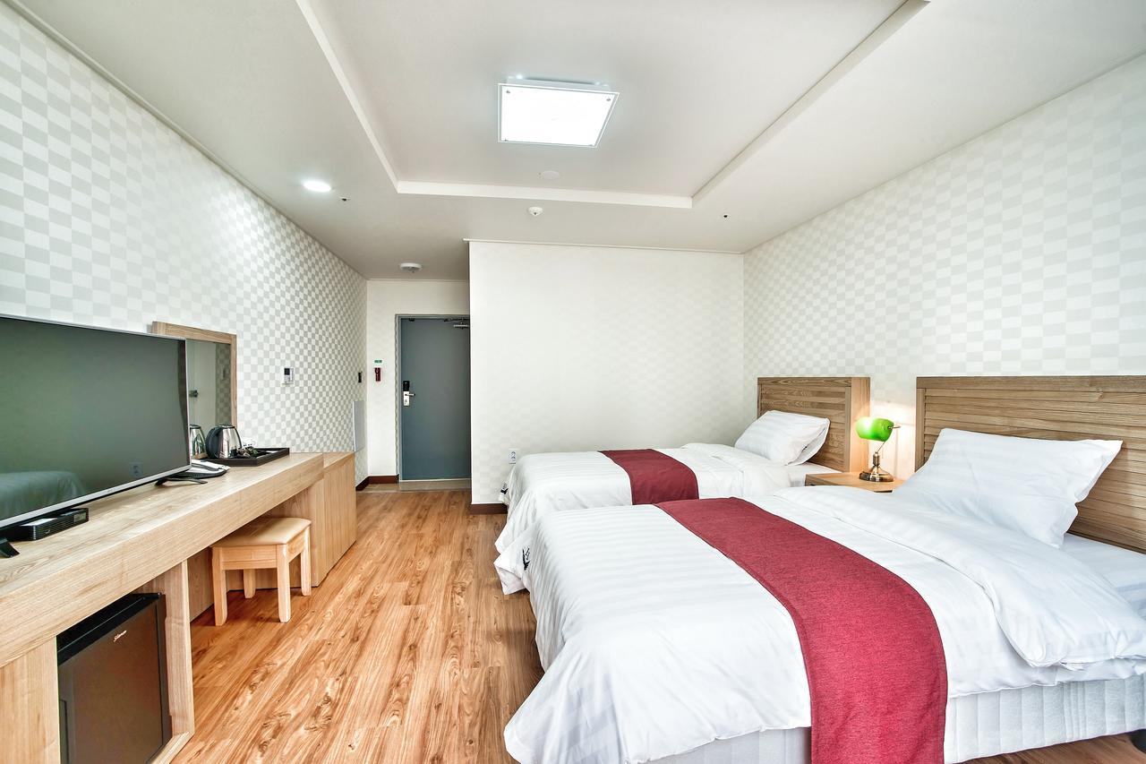 Breeze Bay Hotel Сеогвипо Екстериор снимка