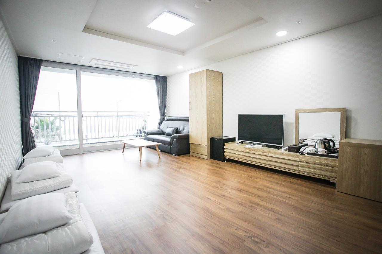 Breeze Bay Hotel Сеогвипо Екстериор снимка