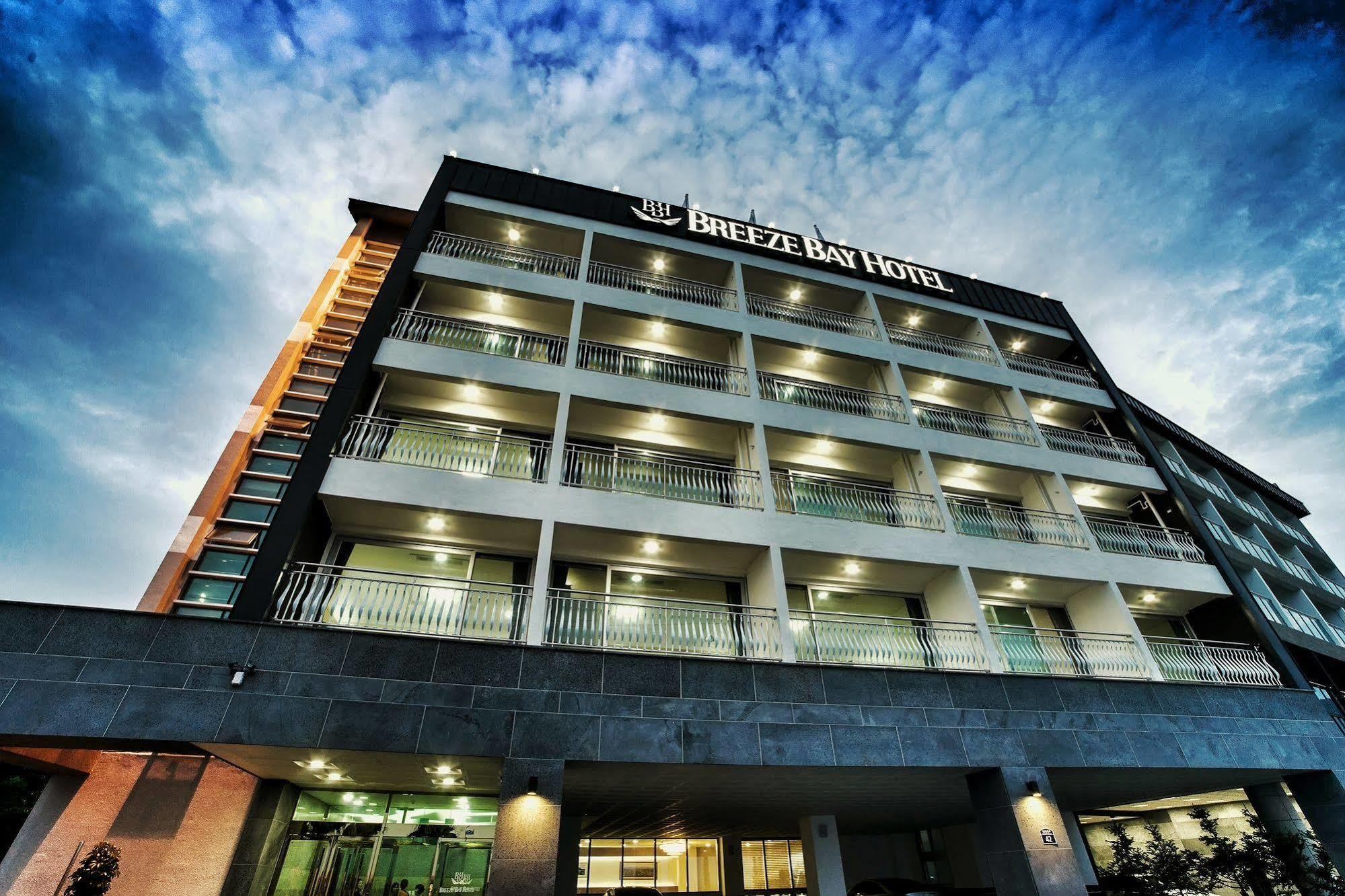 Breeze Bay Hotel Сеогвипо Екстериор снимка