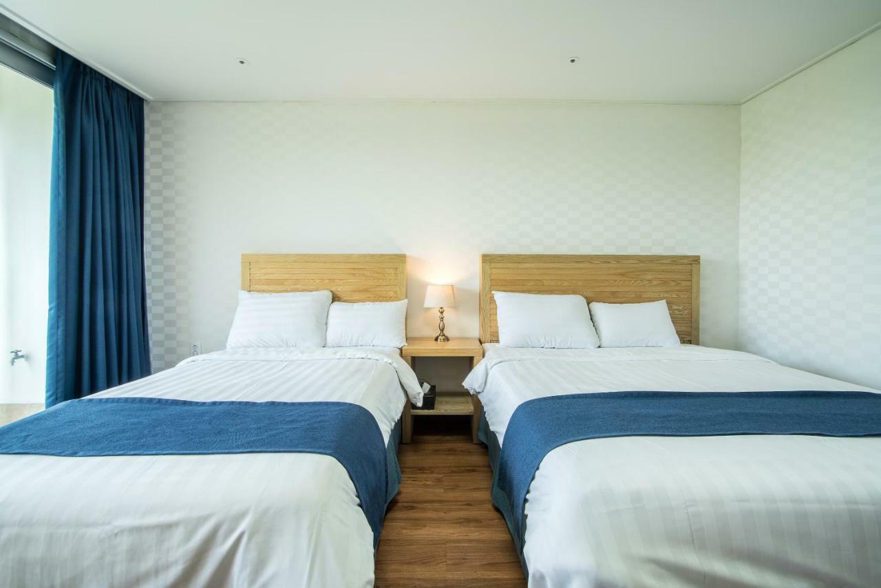 Breeze Bay Hotel Сеогвипо Екстериор снимка