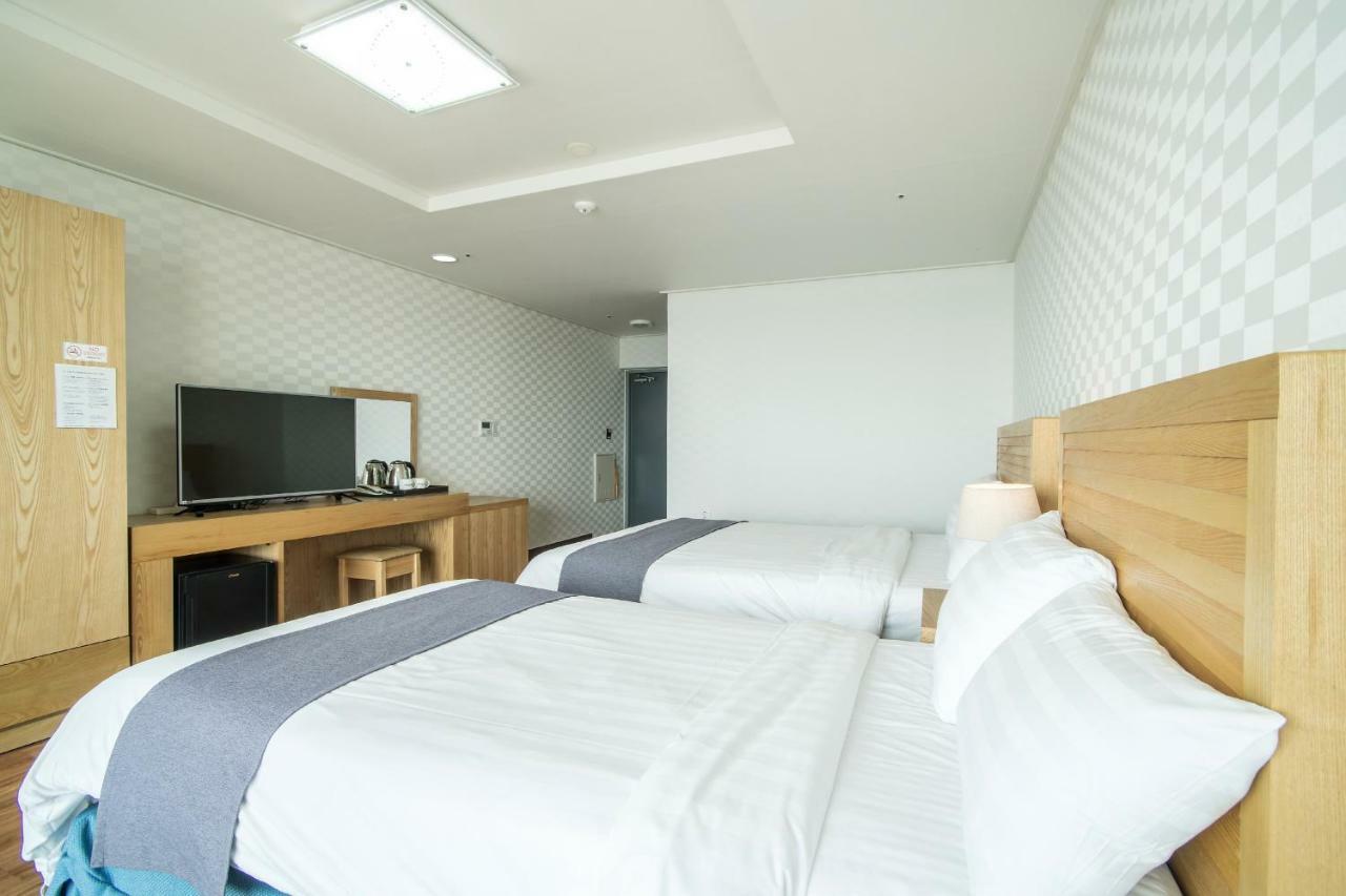 Breeze Bay Hotel Сеогвипо Екстериор снимка