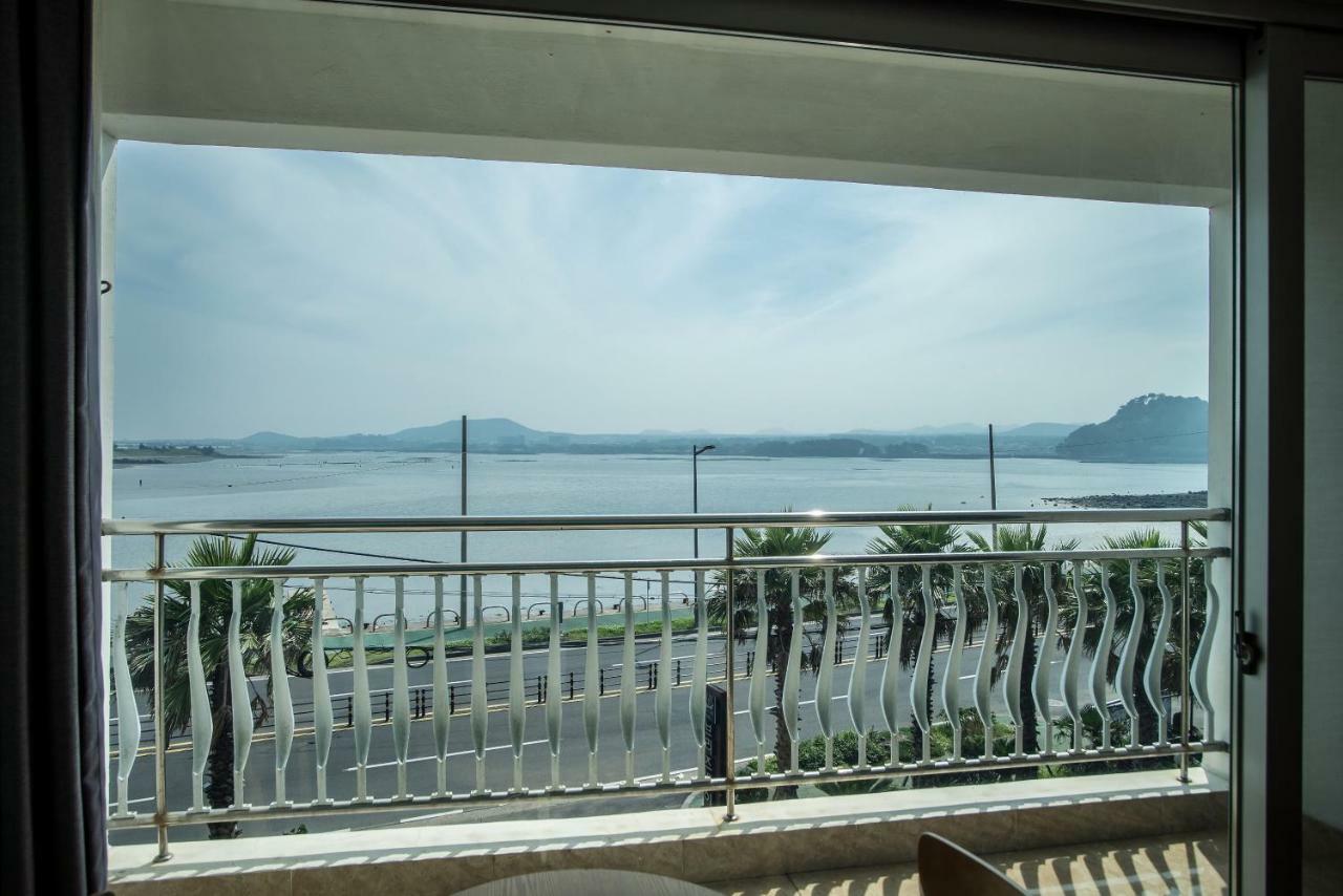 Breeze Bay Hotel Сеогвипо Екстериор снимка