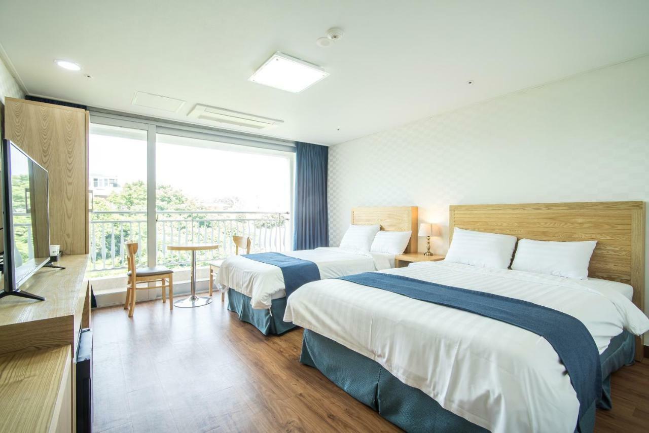 Breeze Bay Hotel Сеогвипо Екстериор снимка