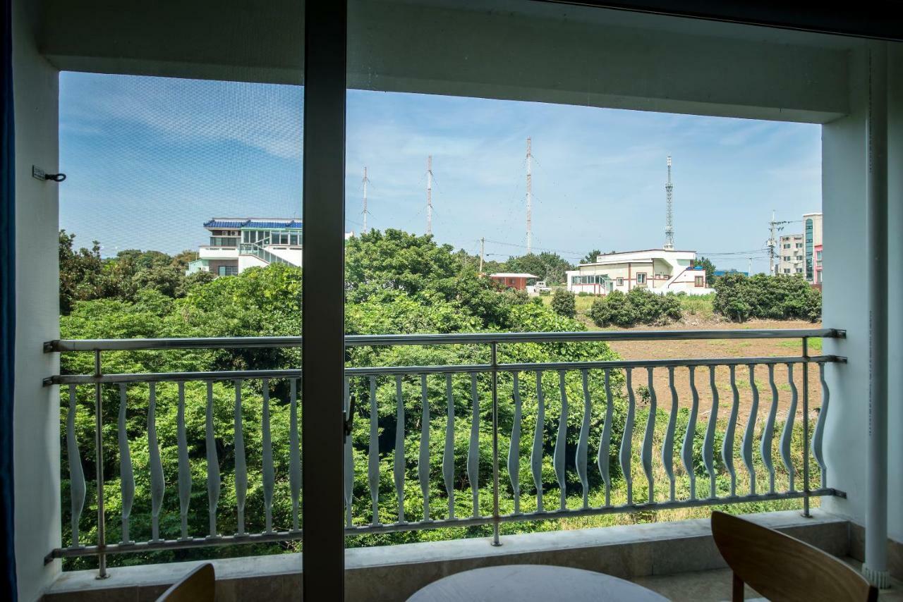 Breeze Bay Hotel Сеогвипо Екстериор снимка