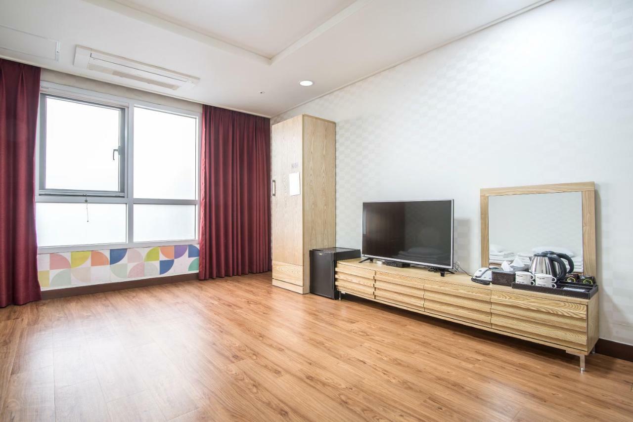 Breeze Bay Hotel Сеогвипо Екстериор снимка