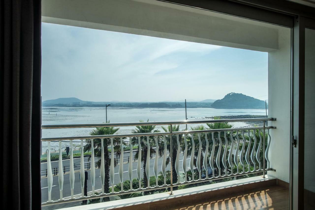 Breeze Bay Hotel Сеогвипо Екстериор снимка