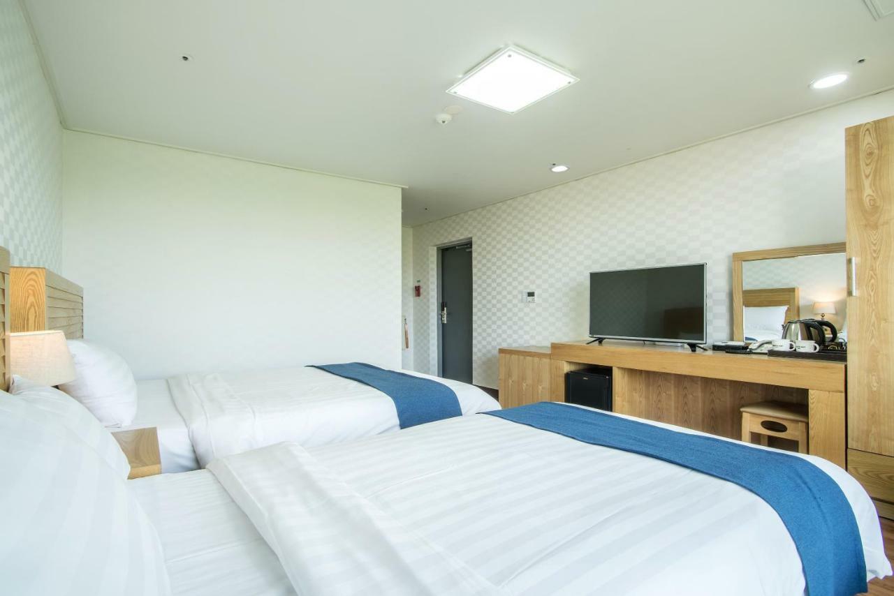 Breeze Bay Hotel Сеогвипо Екстериор снимка