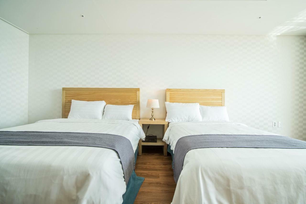 Breeze Bay Hotel Сеогвипо Екстериор снимка