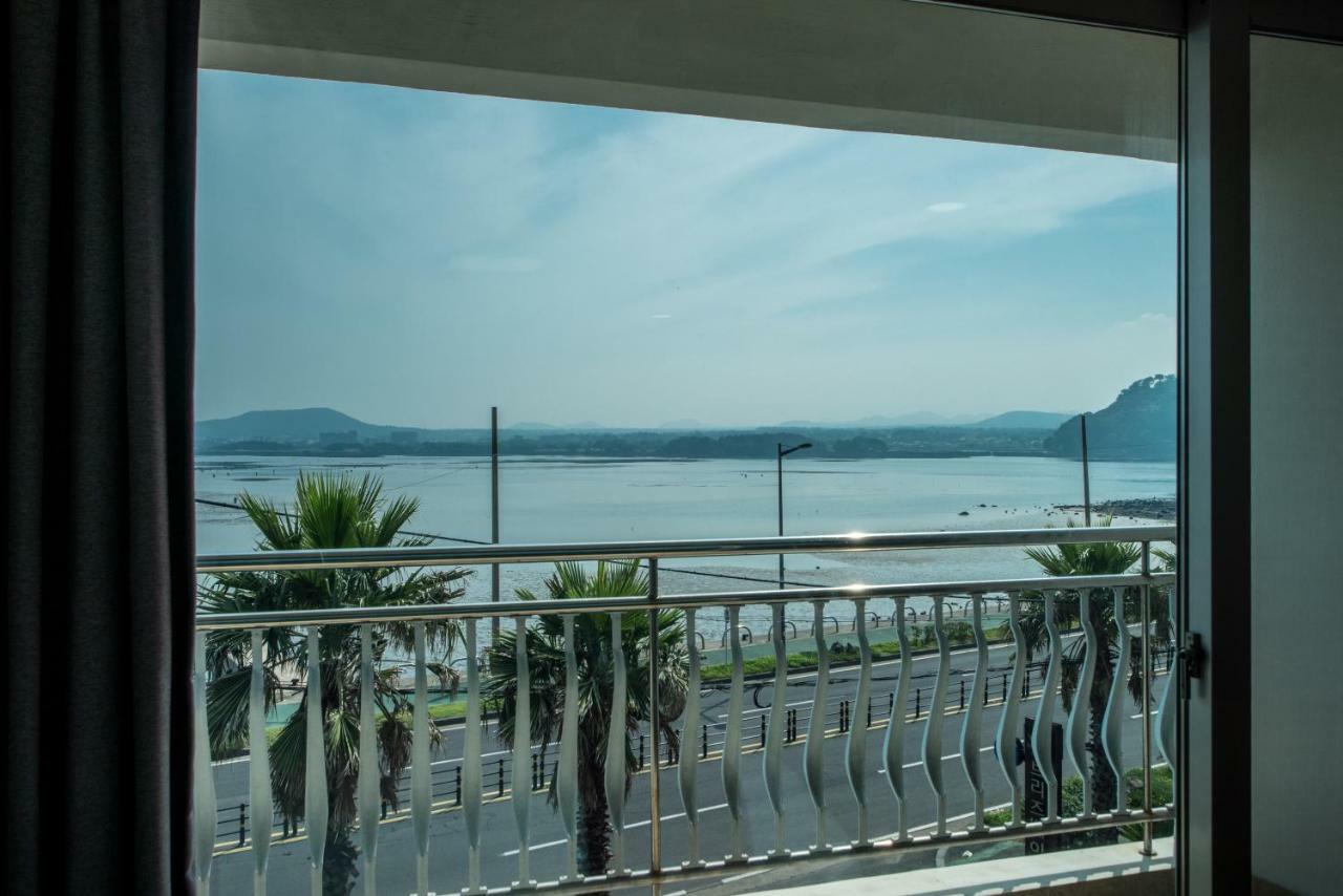 Breeze Bay Hotel Сеогвипо Екстериор снимка