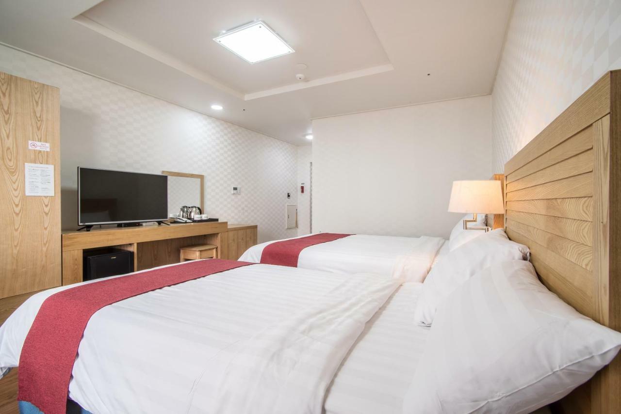 Breeze Bay Hotel Сеогвипо Екстериор снимка