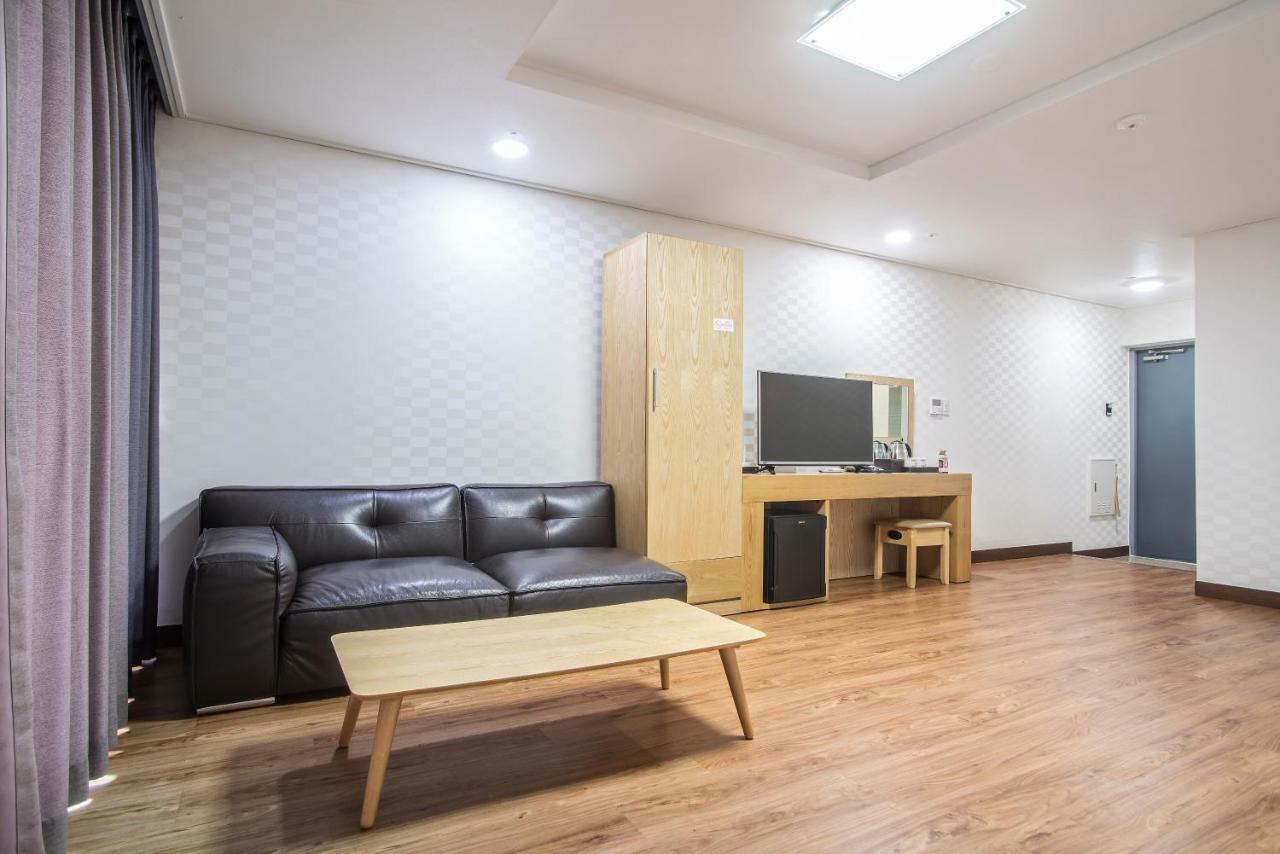 Breeze Bay Hotel Сеогвипо Екстериор снимка