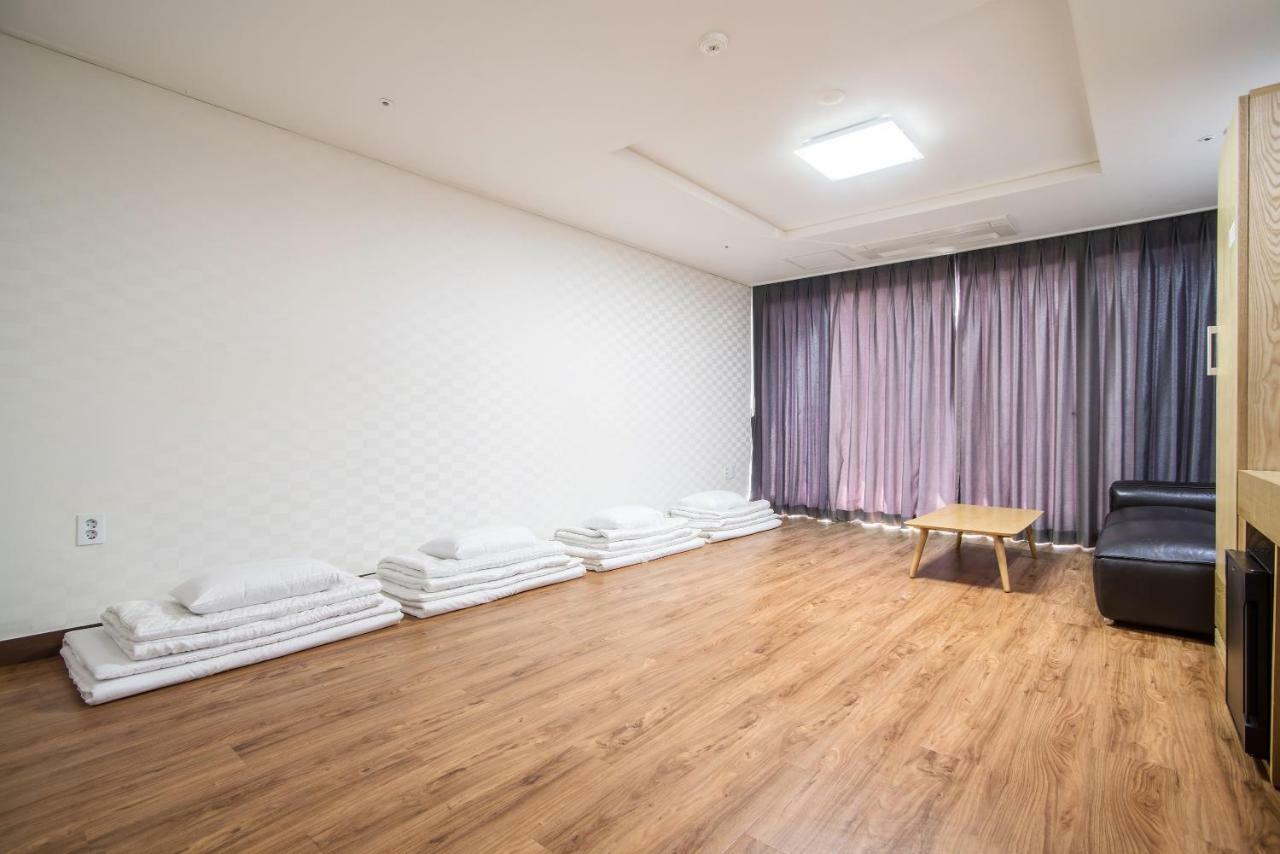 Breeze Bay Hotel Сеогвипо Екстериор снимка
