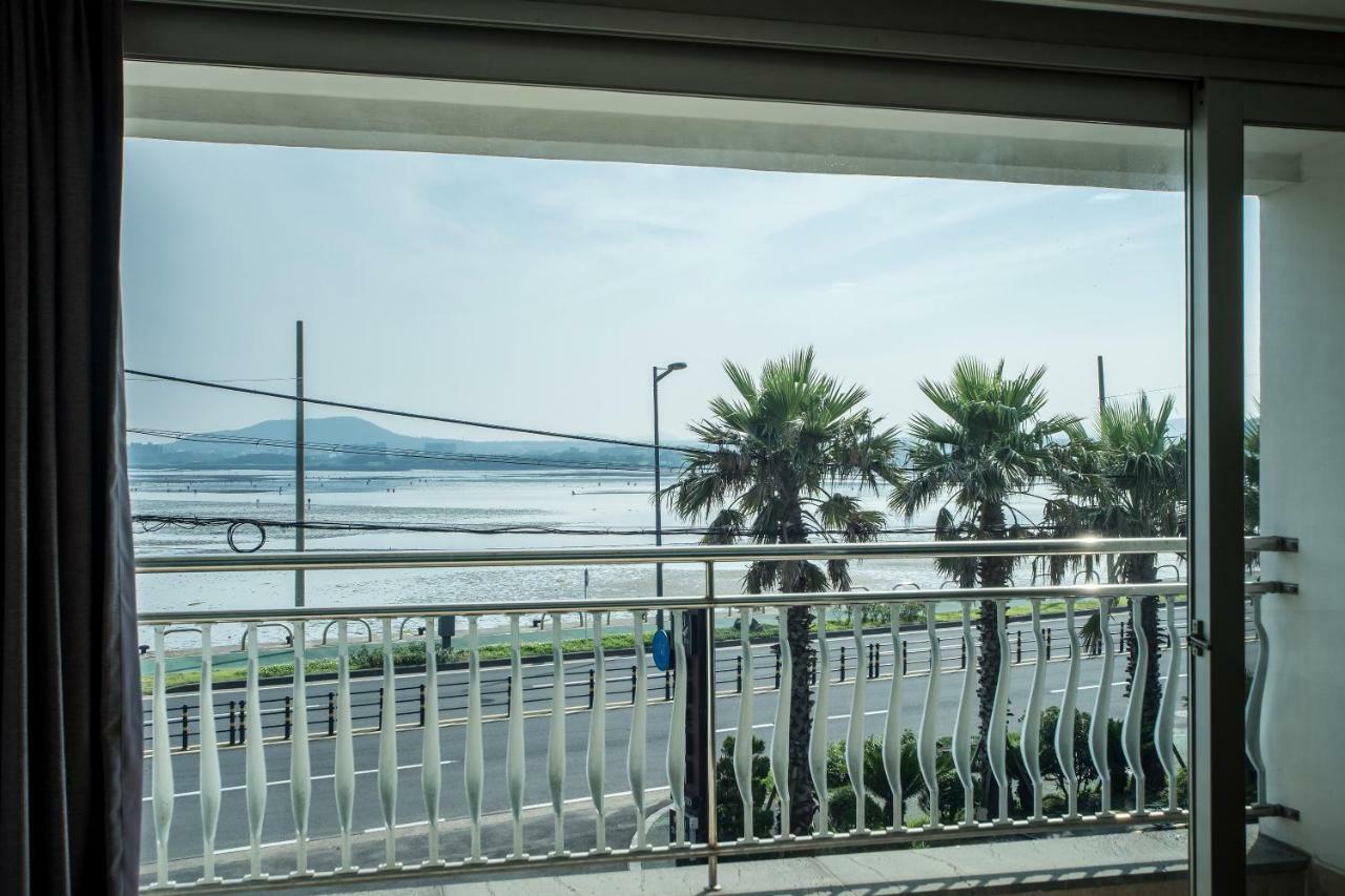 Breeze Bay Hotel Сеогвипо Екстериор снимка
